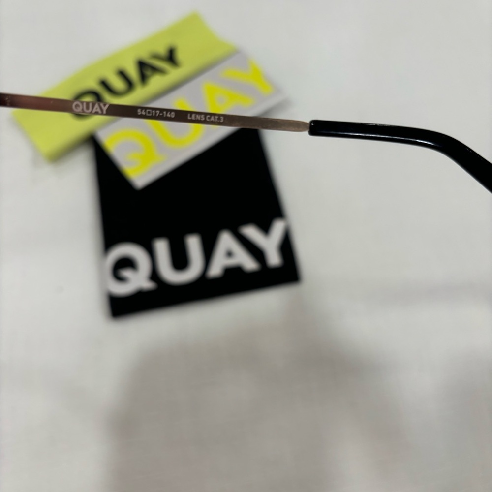 Quay Australia Sunglasses “Loop Me In” - Picture 5 of 7